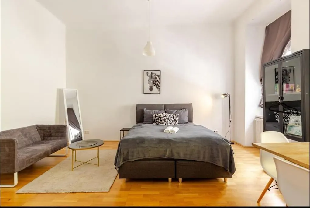 Stylish Modern Entire Apartment Bécs