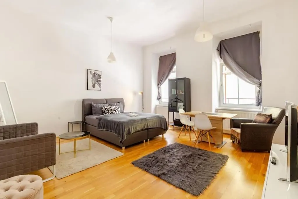 Stylish Modern Entire Apartment Bécs